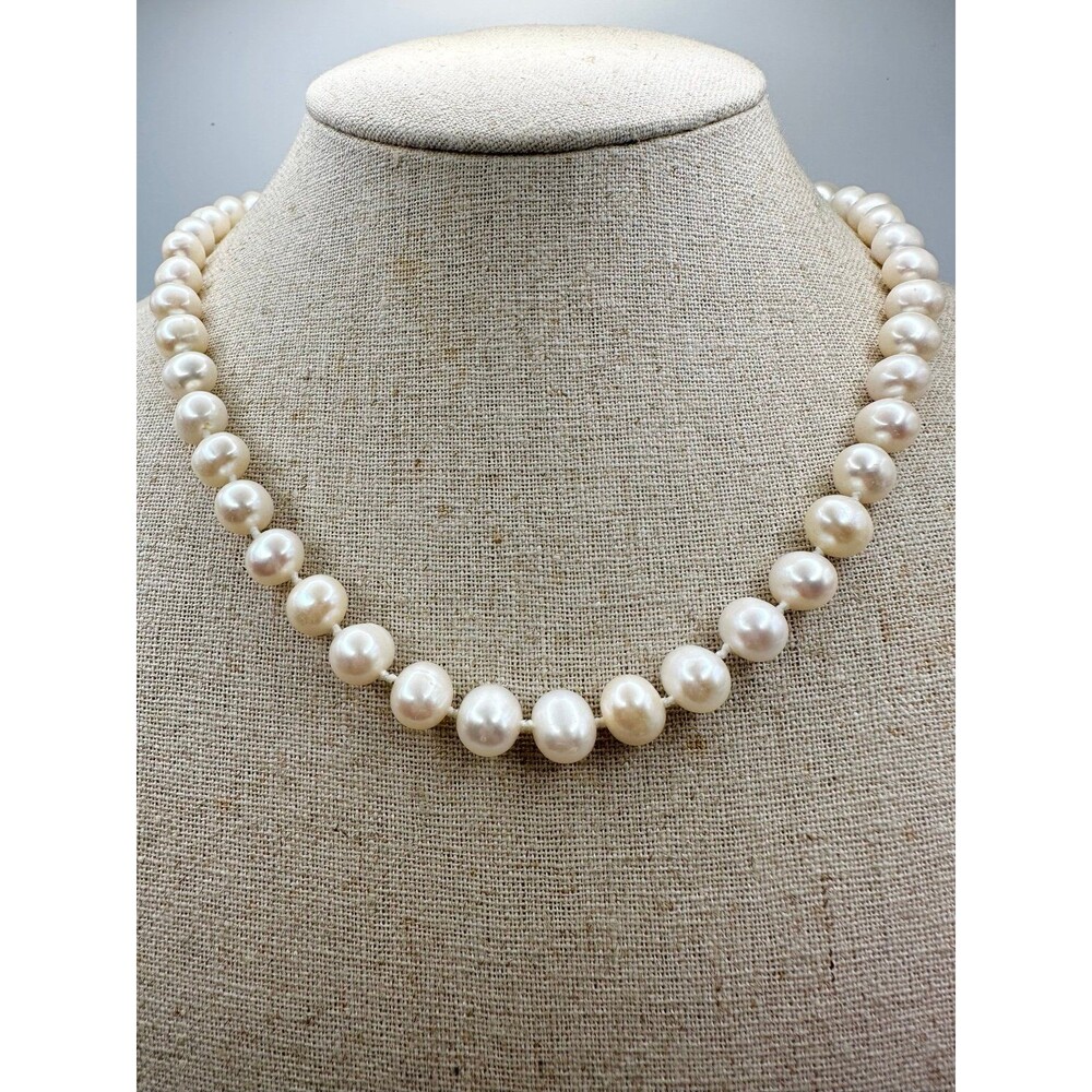 Vintage knotted 8-9mm freshwater pearl necklace 18”